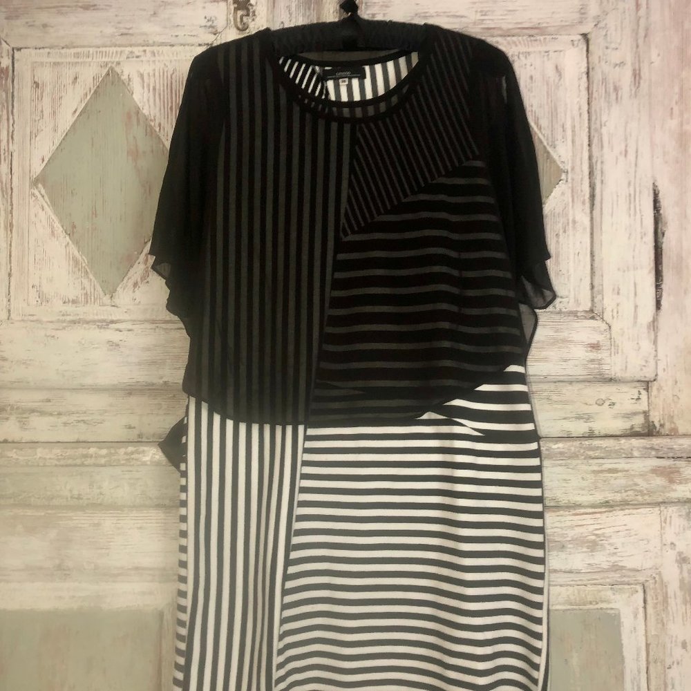 Black & white striped mod shift sheer cape Size S